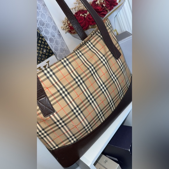 Burberry Haymarket check tote with top zip - Picture 7 of 12